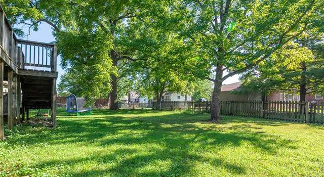 Photo of 812 NW Delwood Dr, Blue Springs, MO 64015