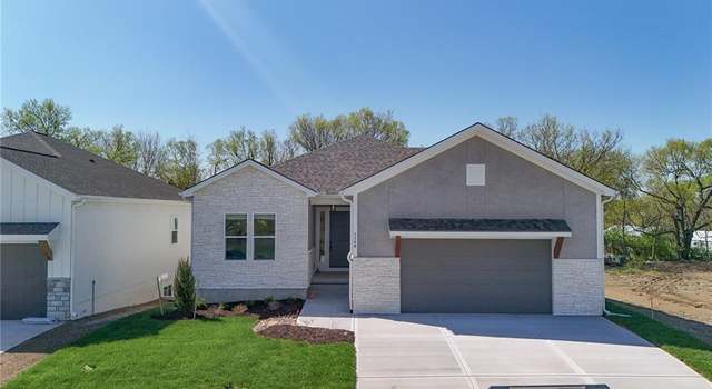 Photo of 1149 SW Whitby Dr, Lee's Summit, MO 64083