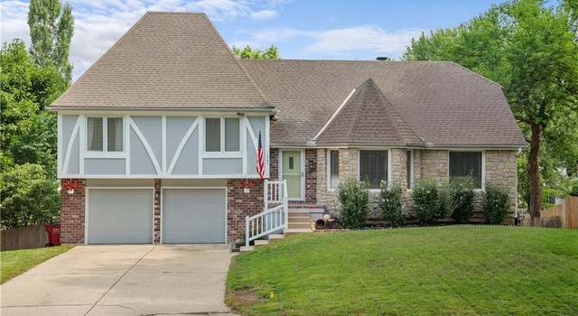 Photo of 1305 NW Porter Dr, Blue Springs, MO 64015
