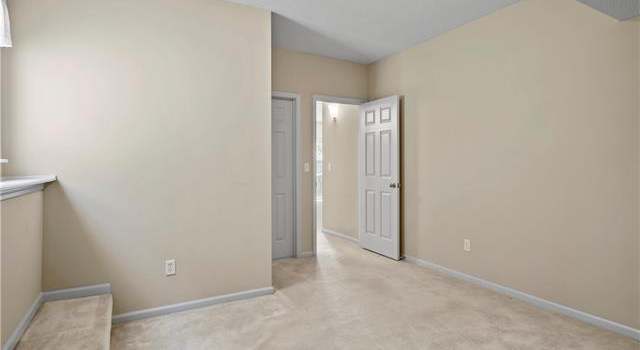 Photo of 409 NW 71st Ter, Kansas City, MO 64118