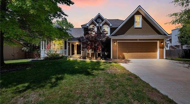 Photo of 1504 NE Scarborough Dr, Blue Springs, MO 64014