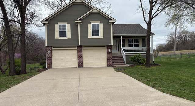 Photo of 2330 Twin Oaks Dr, Harrisonville, MO 64701