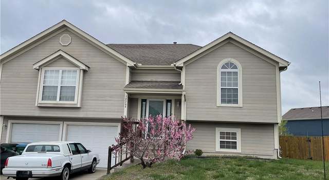 Photo of 12204 White Oak St, Peculiar, MO 64078