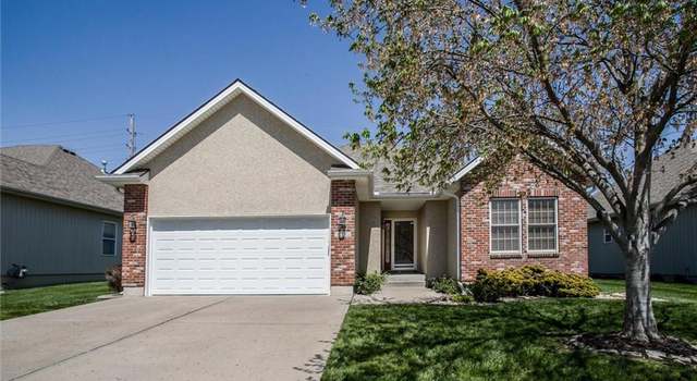 Photo of 1012 SW Hoke Dr, Lee's Summit, MO 64081