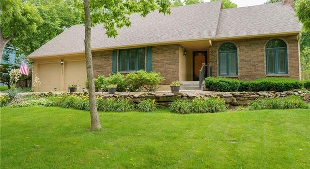 Photo of 22812 E Bradford Ln, Blue Springs, MO 64015