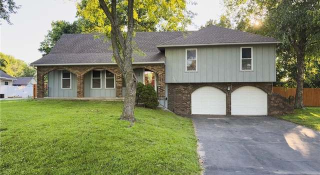 Photo of 6418 Woodstock St, Shawnee Mission, KS 66218