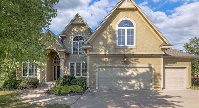 Photo of 617 NE Twin Brook Ct, Lee's Summit, MO 64086