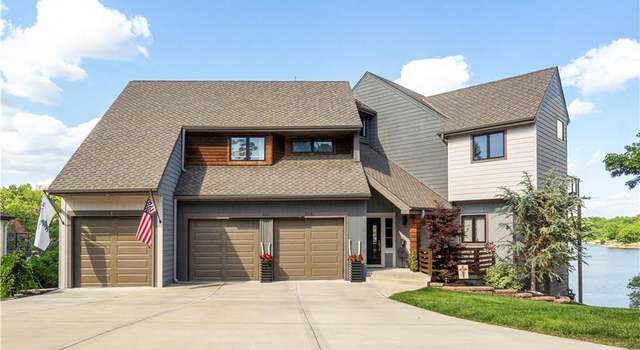 Photo of 218 NW Locust St, Lee's Summit, MO 64064