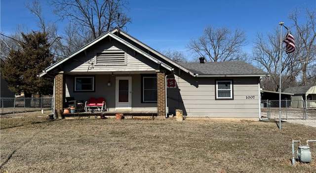 Photo of 1007 7th St, Altamont, KS 67330