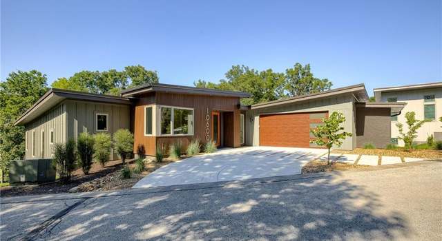 Photo of 10600 Chateau Ln, Parkville, MO 64152