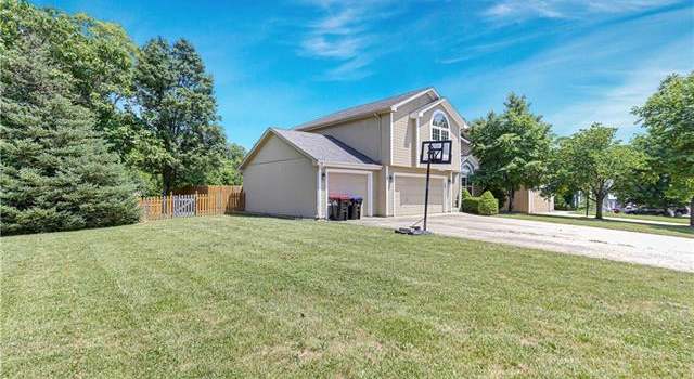Photo of 1101 Meadows Ln, Greenwood, MO 64034
