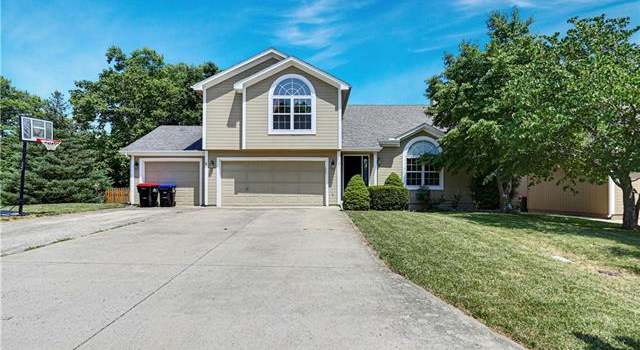 Photo of 1101 Meadows Ln, Greenwood, MO 64034