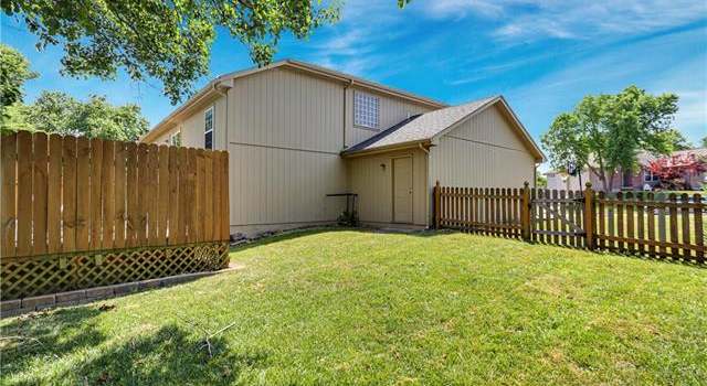 Photo of 1101 Meadows Ln, Greenwood, MO 64034