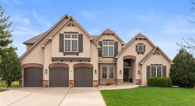 Photo of 1661 NE Woodland Shores Dr, Lee's Summit, MO 64086