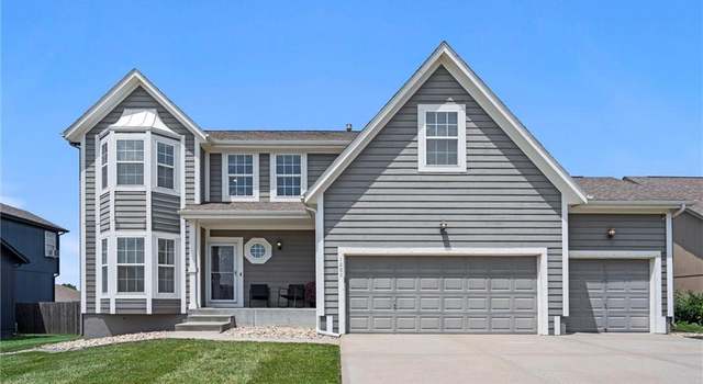 Photo of 1202 SW Nagona Ln, Lee's Summit, MO 64082