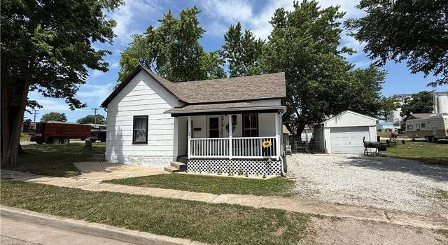 Photo of 310 W 23rd St, Higginsville, MO 64037