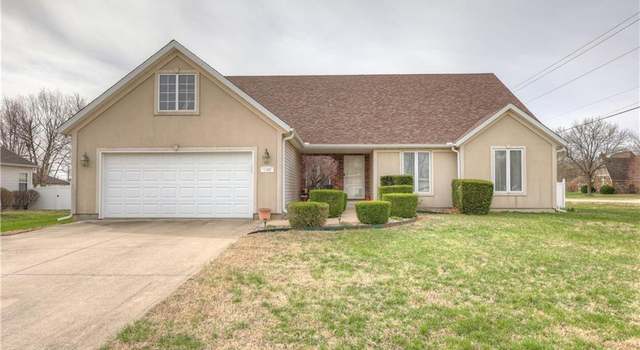 Photo of 1102 Cedar Crest Dr, Pittsburg, KS 66762