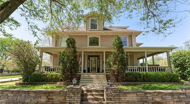 Photo of 310 S Pearl St, Paola, KS 66071