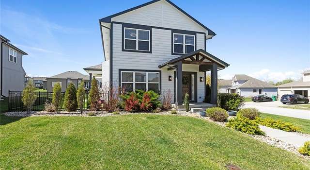 Photo of 1837 SW Napa Valley Dr, Lee's Summit, MO 64082
