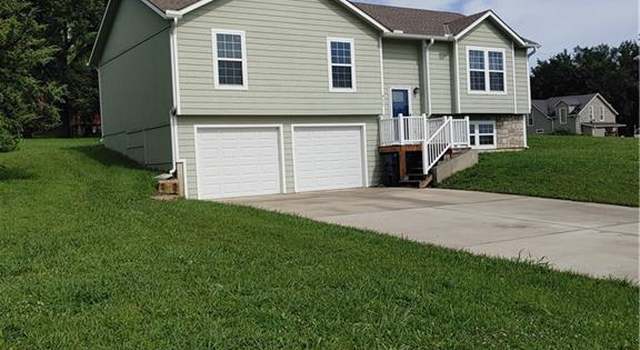Photo of 411 Turkey Run Cir, Oskaloosa, KS 66066