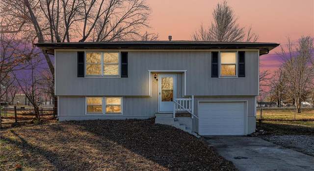 Photo of 228 Benton Dr, Wellsville, KS 66092