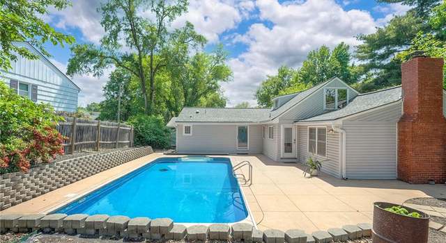 Photo of 6021 Robinson Ln, Overland Park, KS 66202