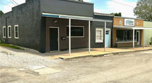 Photo of 209 S Pine St, Norborne, MO 64668