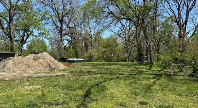 Photo of 223 Lyon St, Lawrence, KS 66044