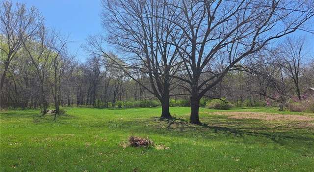 Photo of 3707 NE 56th Ter, Gladstone, MO 64119