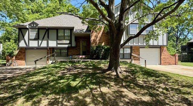 Photo of 307 NW Highland Ln, Blue Springs, MO 64014