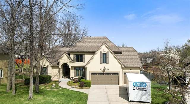 Photo of 712 NE Plumbrook Pl, Lee's Summit, MO 64064