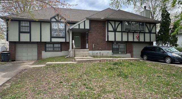Photo of 315 NW Highland Ln, Blue Springs, MO 64015