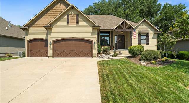 Photo of 1620 Napa Valley Dr, Lee's Summit, MO 64082