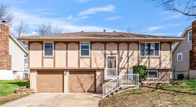 Photo of 1704 SE Manor Pl, Blue Springs, MO 64014