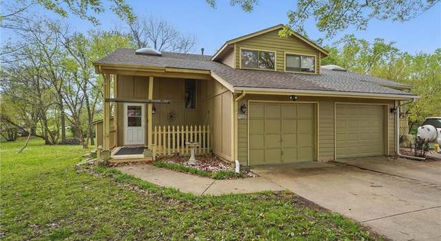 Photo of 750 SE Claremont Ct, Lee's Summit, MO 64063