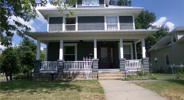 Photo of 301 S Locust St, Sweet Springs, MO 65351
