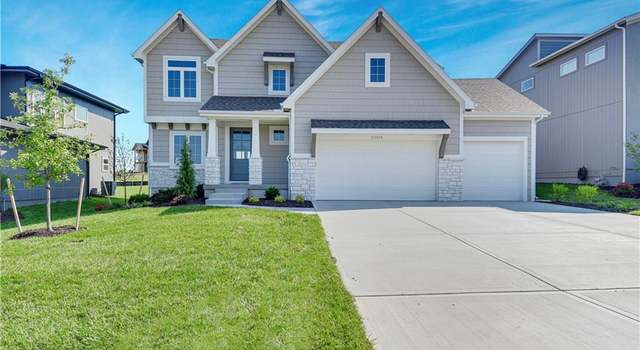 Property at 22070 W 100th Ter, Lenexa, KS 66220, 5 beds, 4 baths