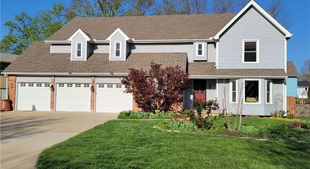 Photo of 402 NE Adams Dr, Lee's Summit, MO 64086