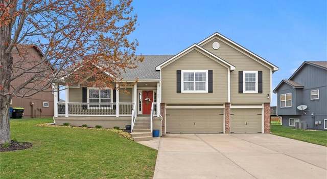 Photo of 1102 Persimmon Dr, Grain Valley, MO 64029