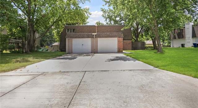 Photo of 3729 Brush Creek Dr N, Lawrence, KS 66047