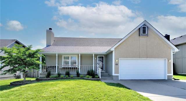 Photo of 717 NE Aaron Dr, Lee's Summit, MO 64086