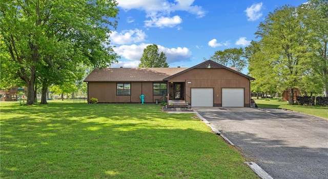 Photo of 117 Fawnwood Dr, Coffeyville, KS 67337