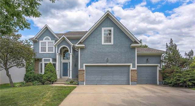 Photo of 9545 Tallgrass Dr, Lenexa, KS 66227