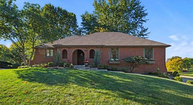 Photo of 400 NE Golfview Dr, Blue Springs, MO 64014