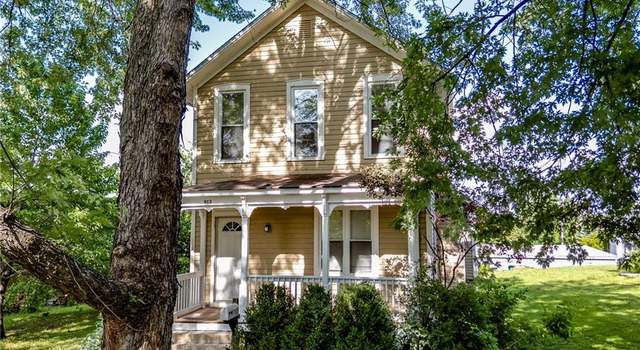 Photo of 912 Pennsylvania St, Lawrence, KS 66044