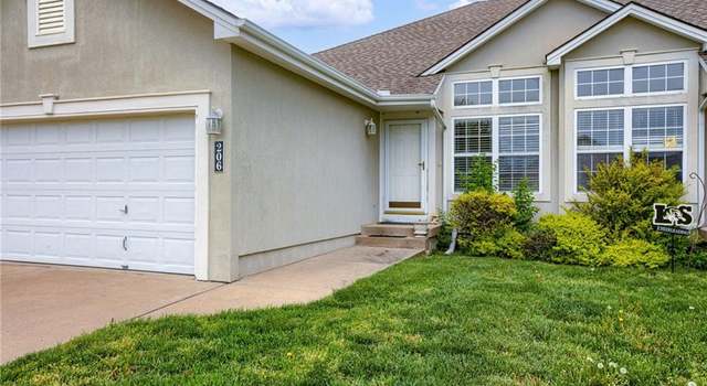 Photo of 206 SW Chartwell Dr, Lee's Summit, MO 64082