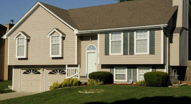 Photo of 608 NW 42nd St, Blue Springs, MO 64015