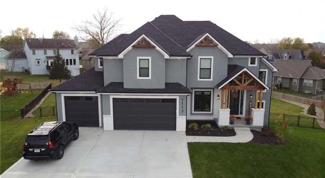 Photo of 1117 SW Drake Cir, Lee's Summit, MO 64082