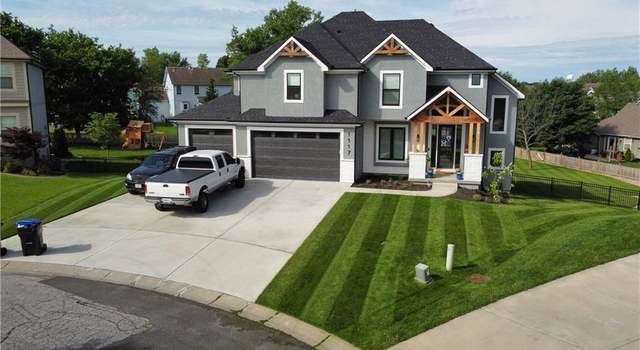 Photo of 1117 SW Drake Cir, Lee's Summit, MO 64082