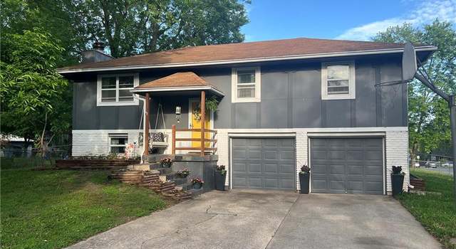Photo of 211 SE Keystone Dr, Lee's Summit, MO 64063